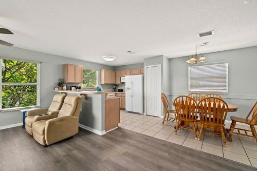 Close To The Beach 3-2 Relaxing Townhome