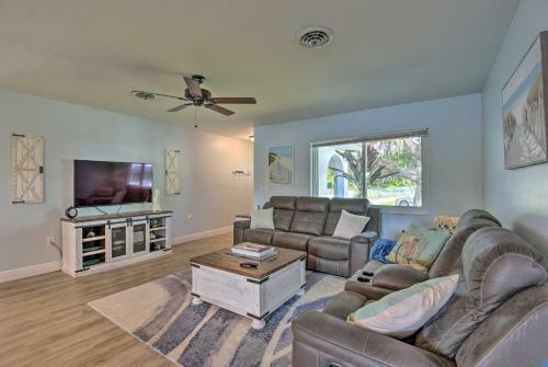 Waterfront Nokomis Escape With Dock And Kayaks!