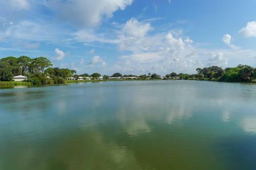Huge Pool, Roomy, Close To Beaches, Shops, Restaurants!