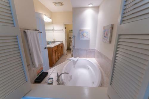 Oceanfront 3bed/3bath Townhouse W/ Arcades