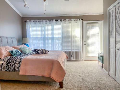 Apartamento Waterfront Home, Short Walk To Beach, Deck/balcony