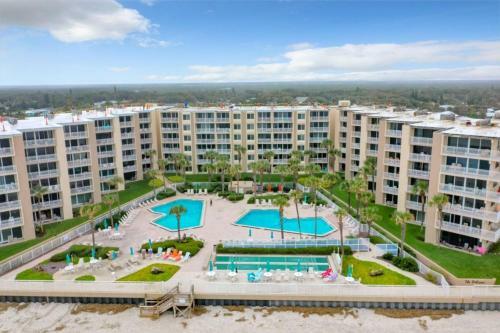Pelican 304-d By Teeming Vacation Rentals