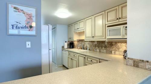 Pelican 304-d By Teeming Vacation Rentals