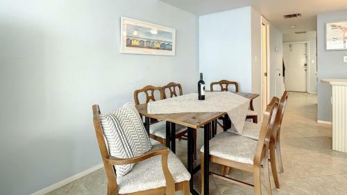 Pelican 304-d By Teeming Vacation Rentals