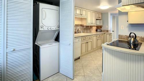 Pelican 304-d By Teeming Vacation Rentals