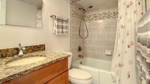 Pelican 304-d By Teeming Vacation Rentals