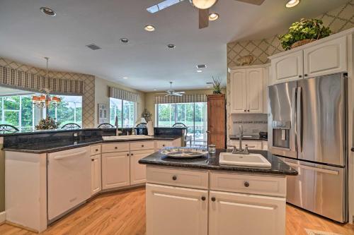 Lakefront Naples Home Golf, Swim And Explore!