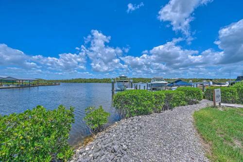 Apartamento Picturesque Couples Getaway With Pool Access!