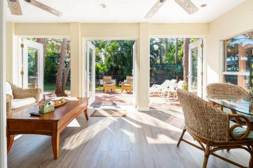 Home By Beach 4 - Gulf Breeze