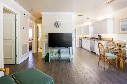 Home By Beach 6 - Beachwalk