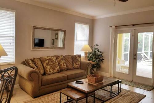 823 104th Ave. N. Naples
