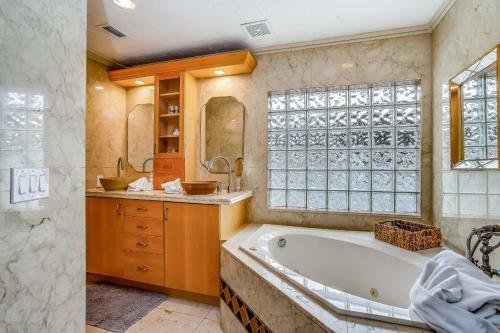 Sunny Naples Hideaway