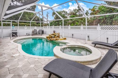 Sunny Naples Hideaway