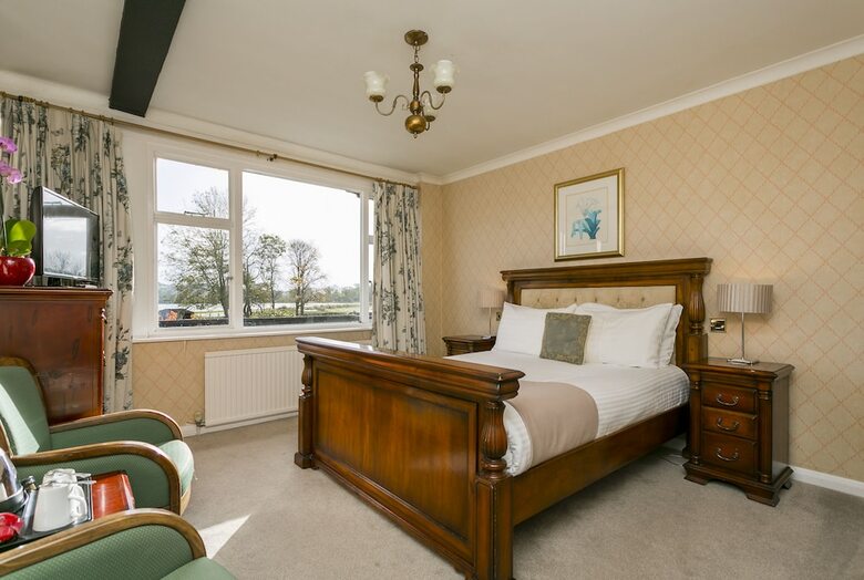 Deans Place Hotel