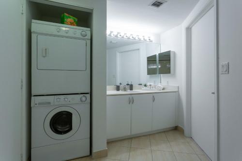 Apartamento Stylish Bayfront Condo Minutes From Beach