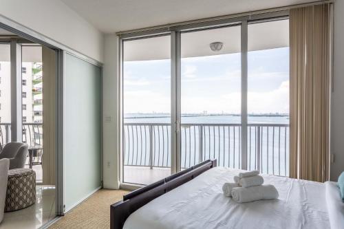 Apartamento Stylish Bayfront Condo Minutes From Beach