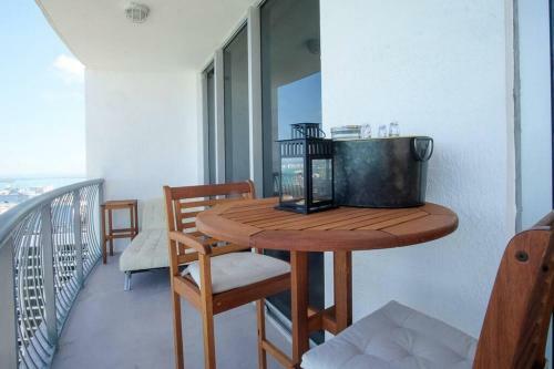 Apartamento 2bed/2bath Bay View Condo With Wrap Around Balcony