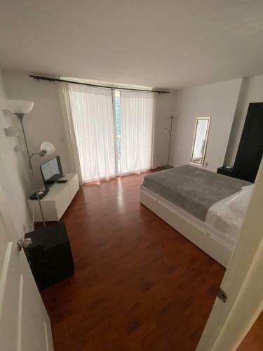 Two Bedroom Oceanview Apartment In Brickell
