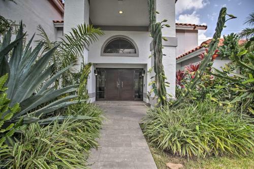 Peaceful Miami Getaway With Private Yard And Pool!