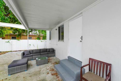 Spacious 3br House With Studio And Garage. The Place
