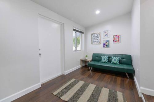 Spacious 3br House With Studio And Garage. The Place