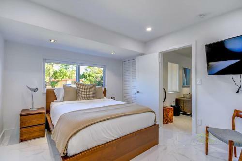 Modern Home*heated Pool, Basketball And Mini Golf