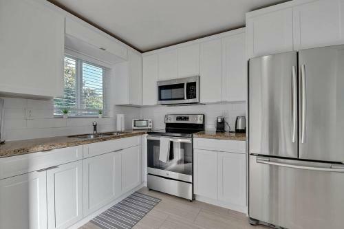 Modern Design District 4 Bed 2 Bath Gated Home