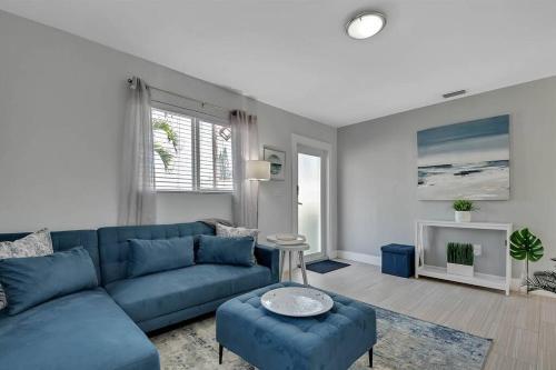 Design District! Gated 2 Bad/1 Bath W/ Parking 4402