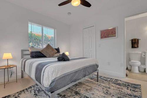 Design District! Gated 3 Bed 2 Bath Home W/parking 415