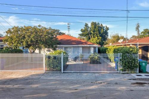 Design District! Gated 3 Bed 2 Bath Home W/parking 415
