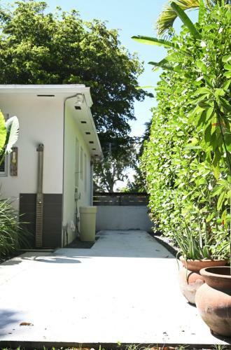 New! 3bd/2ba W/ Jacuzzi Art Deco Miami Bungalow & Backyard Oasis
