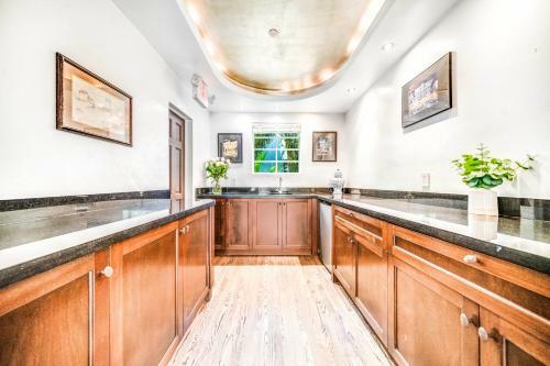 The Ultimate Historic Pool Villa In South Beach