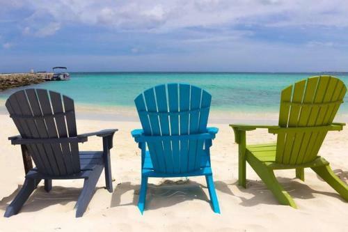 New Ground Floor Apartment 3 Blocks From The Beach