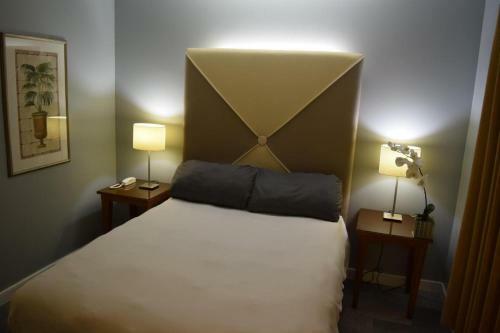 Sobeny Collins Queen Rooms Deluxe
