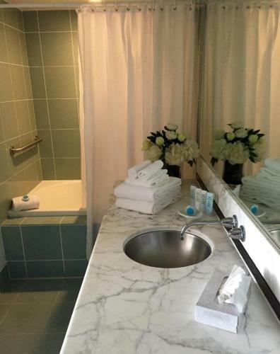 Sobeny Collins Queen Rooms Deluxe