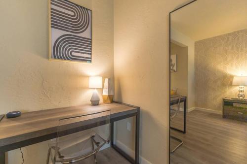 Apartamento Art Deco Retreat: 1 Block From The Beach