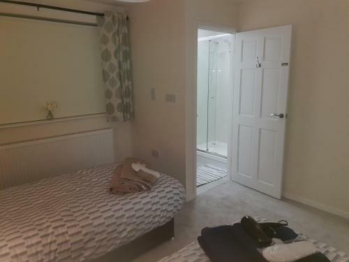 New-6 Berth-2wc-2 Bath-off-road Parking