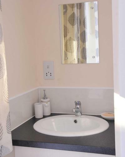 New-6 Berth-2wc-2 Bath-off-road Parking