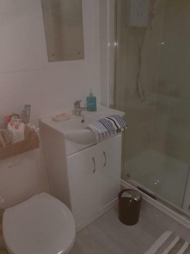 New-6 Berth-2wc-2 Bath-off-road Parking