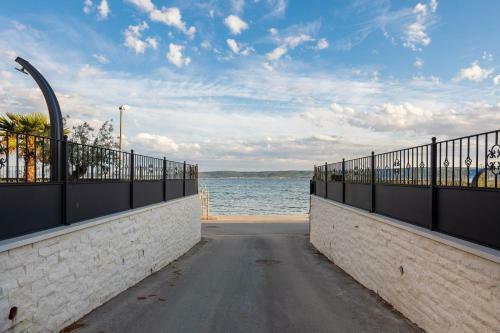 Luxury Villa Anchor