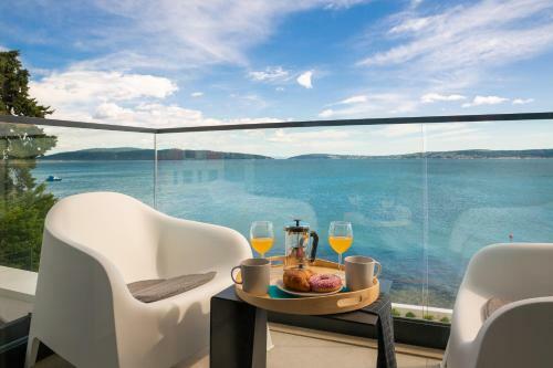 Beachfront Villa The View With Pool