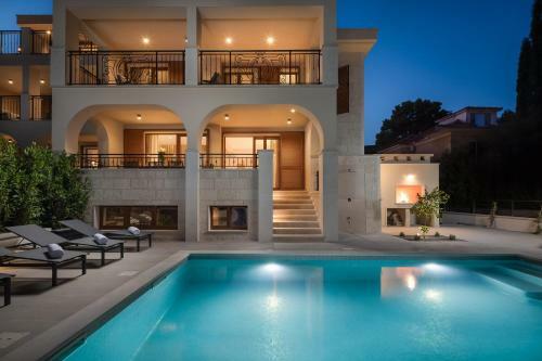 Beachfront Villa Armeria With Pool