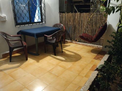 Hostal Palm Breeze Suites