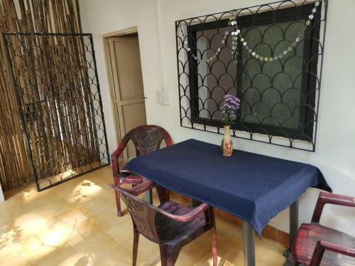 Hostal Palm Breeze Suites