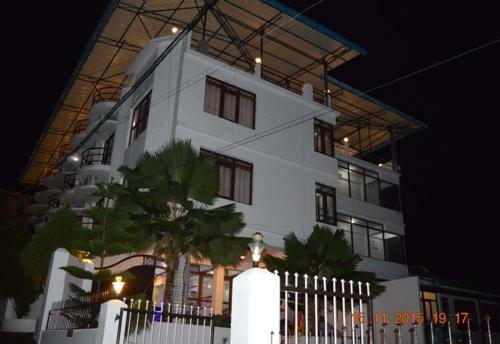 Hotel Mainak