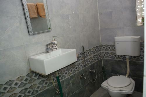 12 Monks Hostel