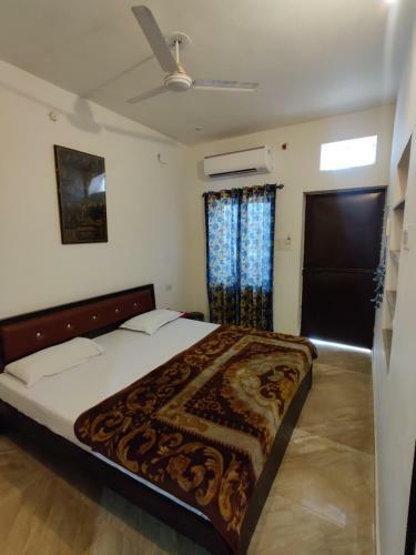 Hotel Varah Square Guest House
