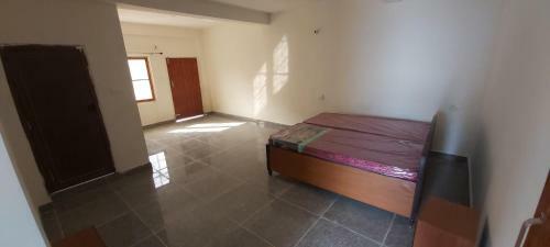 Purander Ashram And Home Stay