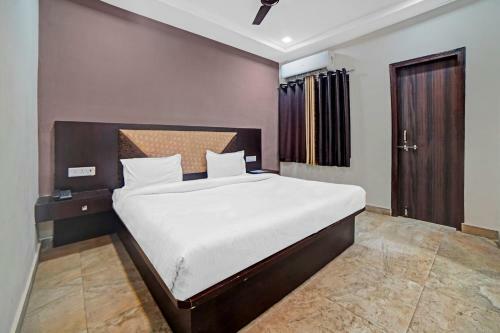 Collection O 85449 Edge Hotel