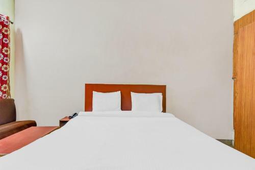 Capital O 82585 Honey Hotel